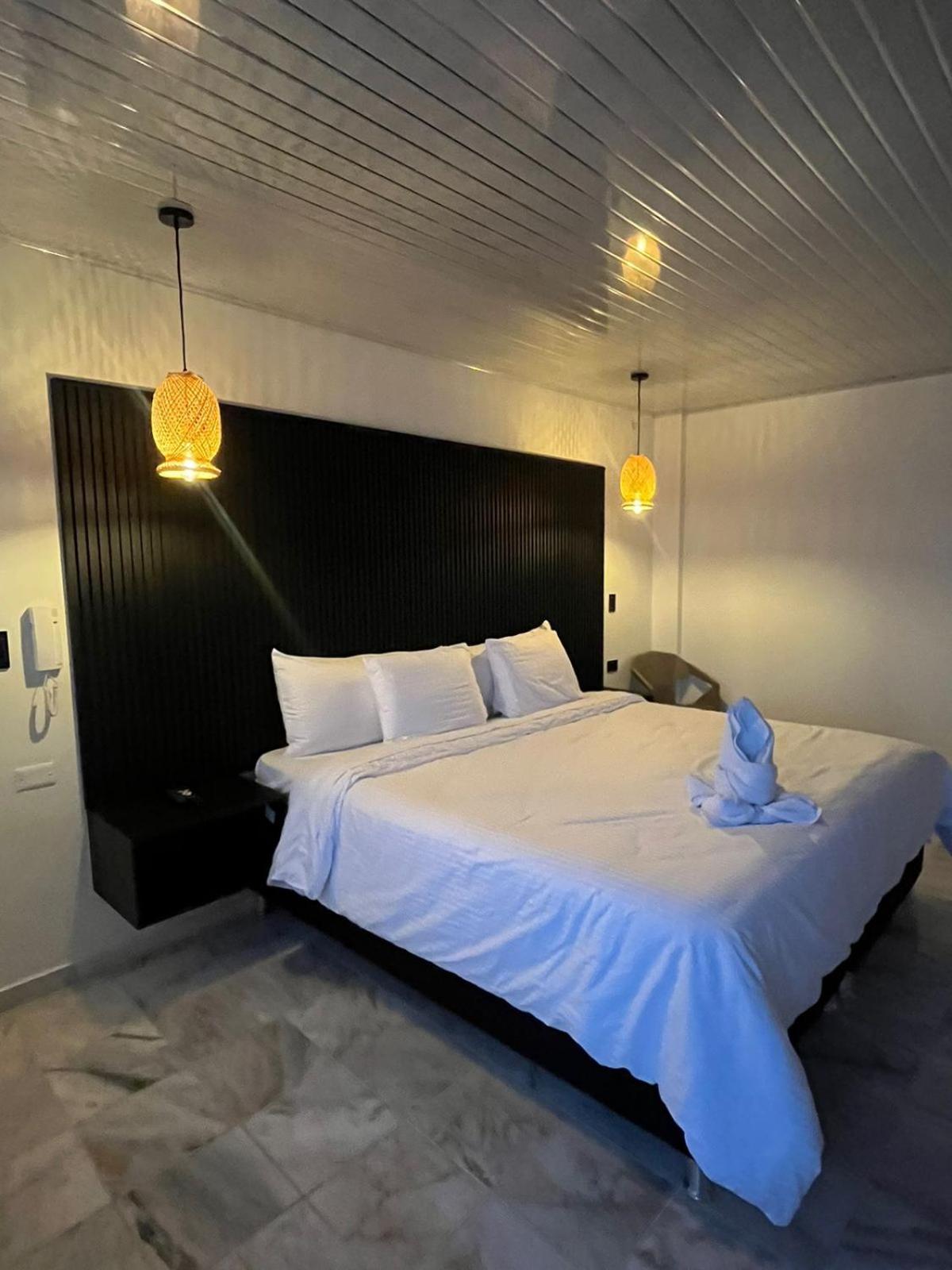 Hotel Celeste Inn Chinauta- Fusagasuga Eksteriør bilde